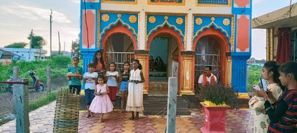 उत्सव : लड्डू गोपाल को गौ सेविकाएं झूला रहीं झूला,जन्माष्टमी तक रोज़ होंगें आयोजन